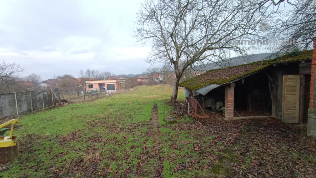 NA PREDAJ – DVA RODINNÉ DOMY NA POZEMKU 2 624 m², BÁDICE