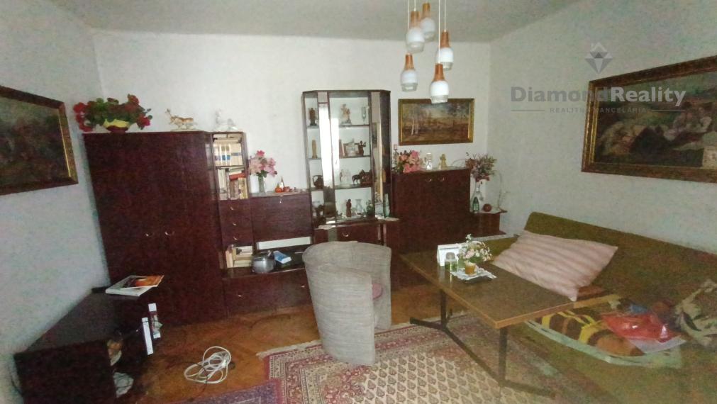 NA PREDAJ – DVA RODINNÉ DOMY NA POZEMKU 2 624 m², BÁDICE