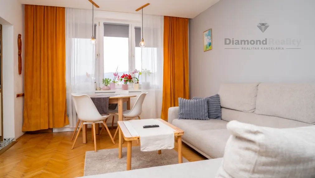 NA PREDAJ KRÁSNY ZREKONŠTRUOVANÝ 3 IZBOVÝ BYT V STAROM MESTE