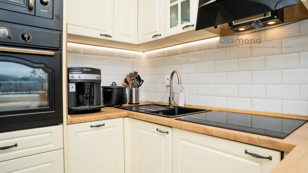 NA PREDAJ KRÁSNY ZREKONŠTRUOVANÝ 3 IZBOVÝ BYT V STAROM MESTE