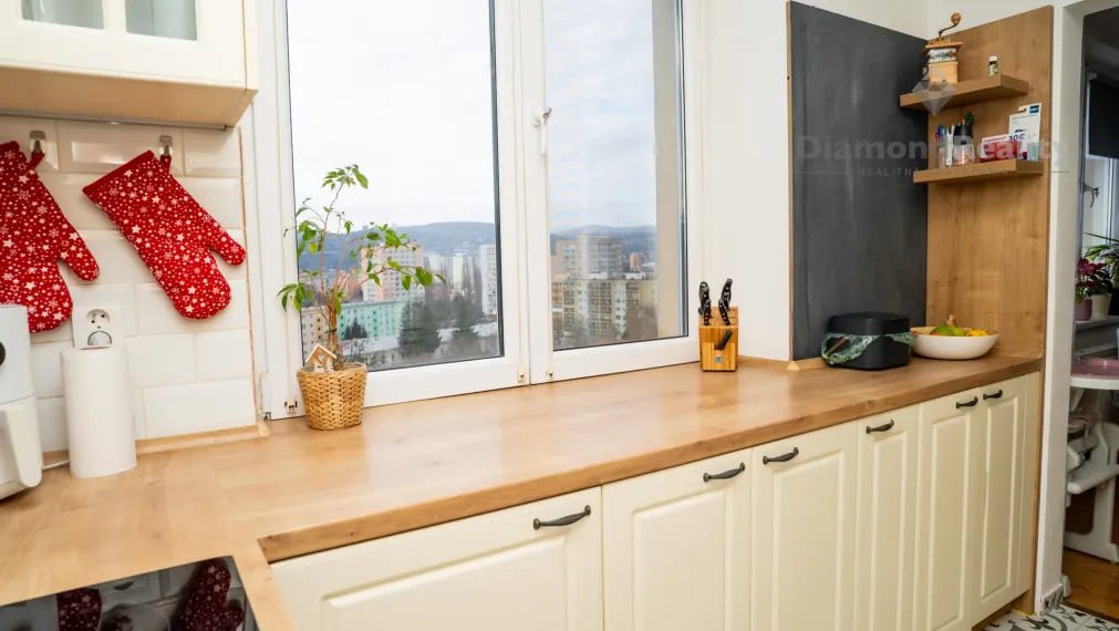 NA PREDAJ KRÁSNY ZREKONŠTRUOVANÝ 3 IZBOVÝ BYT V STAROM MESTE