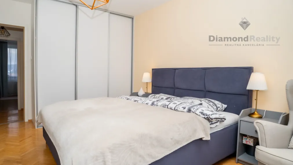 NA PREDAJ KRÁSNY ZREKONŠTRUOVANÝ 3 IZBOVÝ BYT V STAROM MESTE