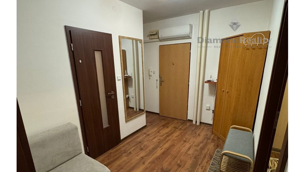 Na prenájom prerobený 2 izbový byt balkón Bratislavská Piešťany.