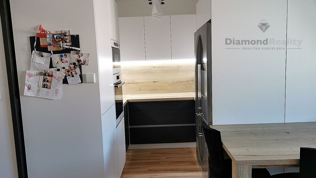 Na prenájom zariadený 4 izbový byt, 2 balkóny Muškát Pezinok.