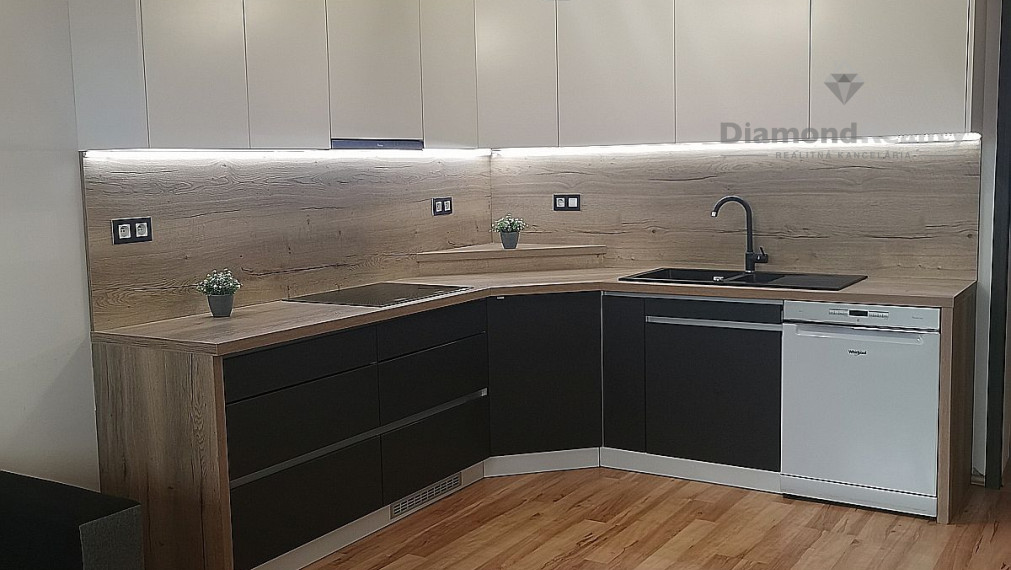 Na prenájom zariadený 4 izbový byt, 2 balkóny Muškát Pezinok.