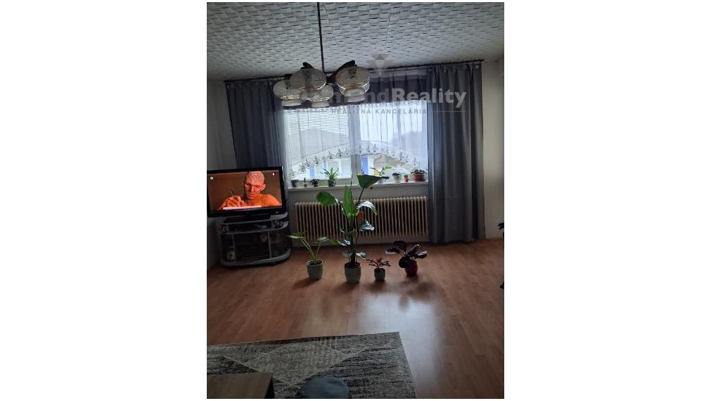 Na prenájom 3 izbový zariadený byt balkón, Lieskové, Cerová