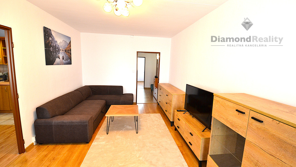 TOP Na prenájom zrekonštruovaný 3-izbový byt Ždiarska ulica Nad jazerom, Košice