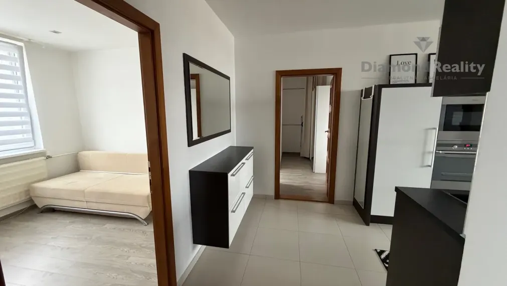 Na prenájom zariadený 3 izbový byt, balkón, Mudrocha, Senica.