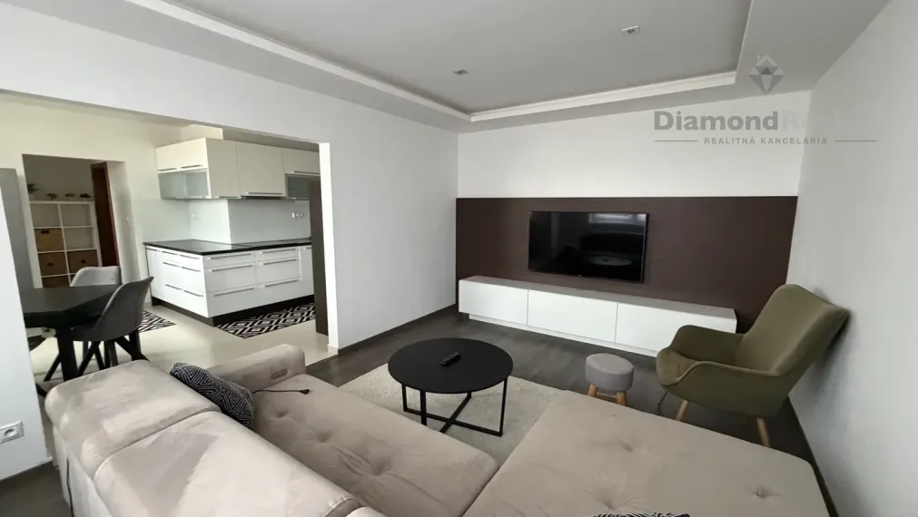 Na prenájom zariadený 3 izbový byt, balkón, Mudrocha, Senica.