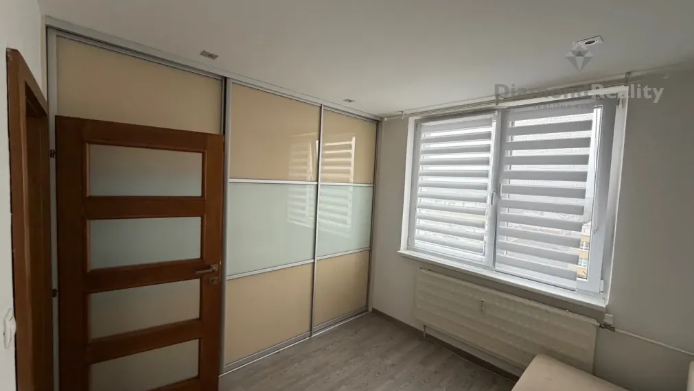 Na prenájom zariadený 3 izbový byt, balkón, Mudrocha, Senica.