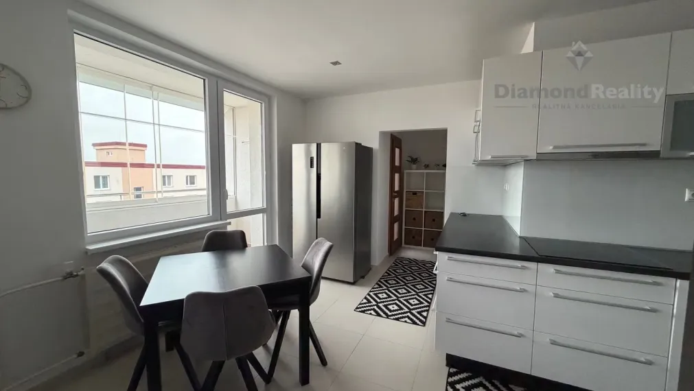 Na prenájom zariadený 3 izbový byt, balkón, Mudrocha, Senica.