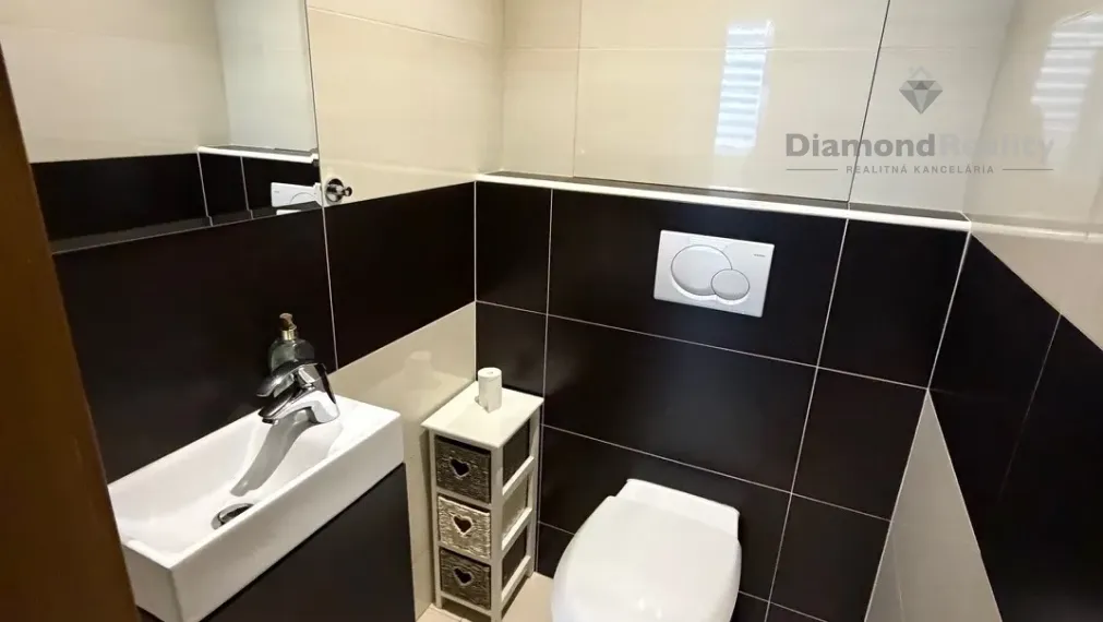 Na prenájom zariadený 3 izbový byt, balkón, Mudrocha, Senica.