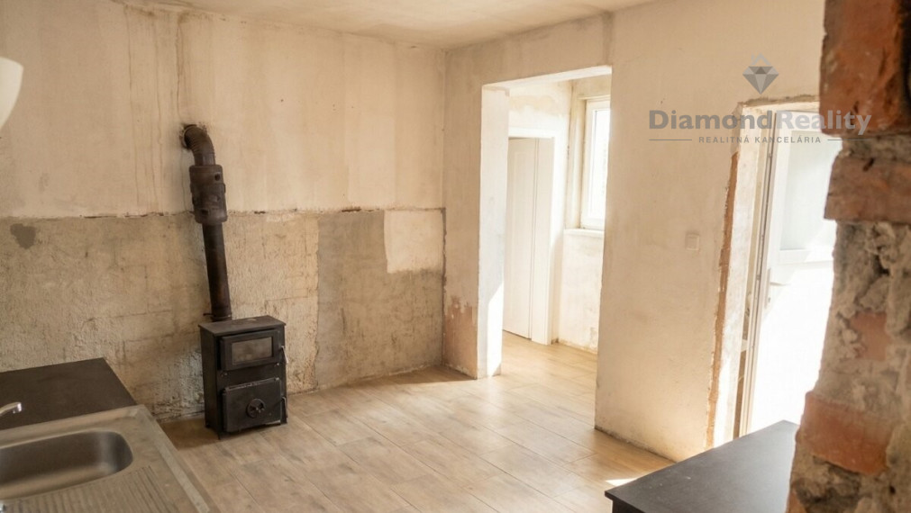 Na predaj starší rodinný dom s veľkou záhradou obec Siladice.