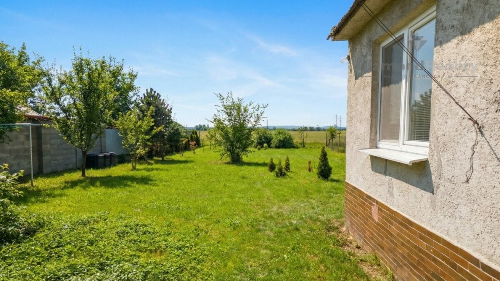 Na predaj starší rodinný dom s veľkou záhradou obec Siladice.