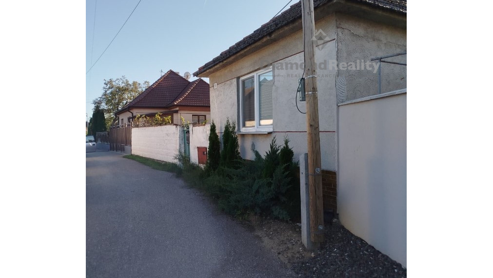 Na predaj starší rodinný dom s veľkou záhradou obec Siladice.