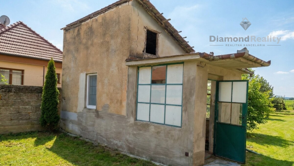 Na predaj starší rodinný dom s veľkou záhradou obec Siladice.