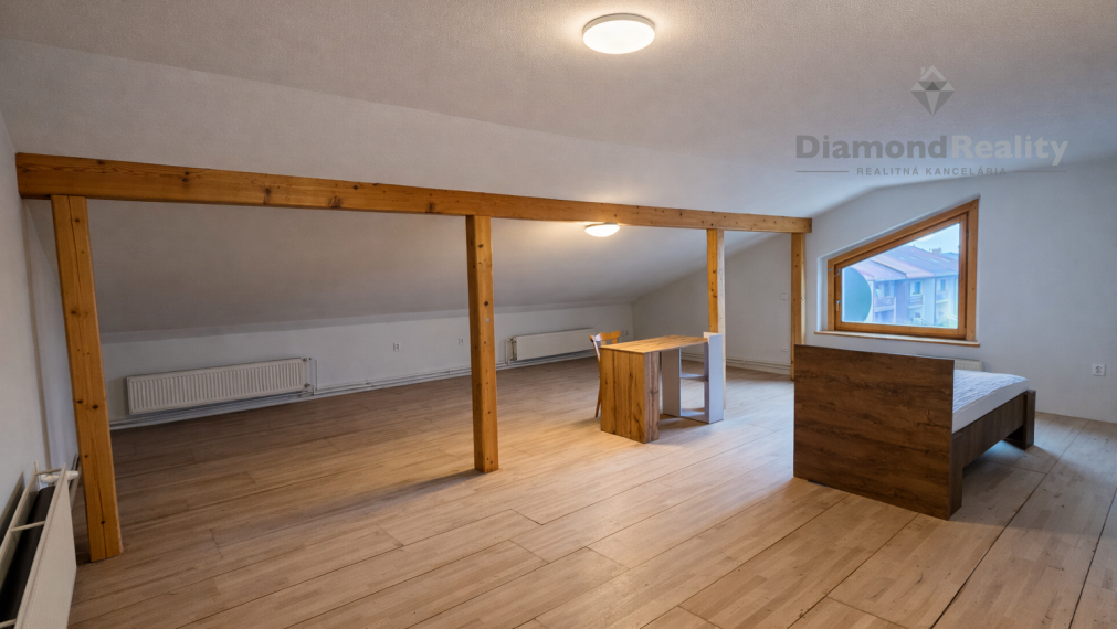 NA PRENÁJOM VEĽKÁ SAMOSTATNÁ IZBA V BYTOVEJ JEDNOTKE