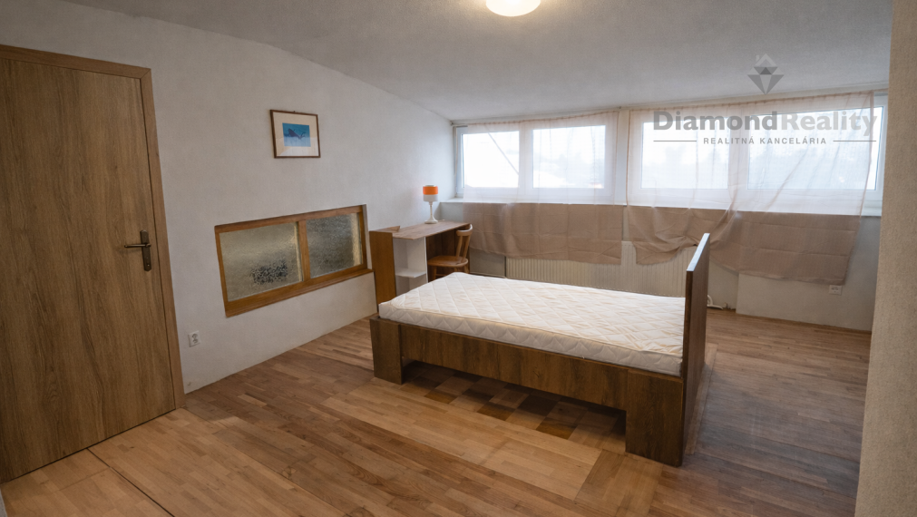 NA PRENÁJOM VEĽKÁ SAMOSTATNÁ IZBA V BYTOVEJ JEDNOTKE
