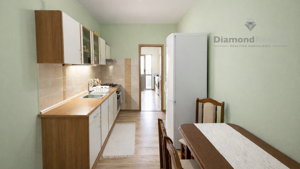 3 izbový byt po rekonštrukcii, Prešov – Šváby, Lomnická ulica, 76 m²