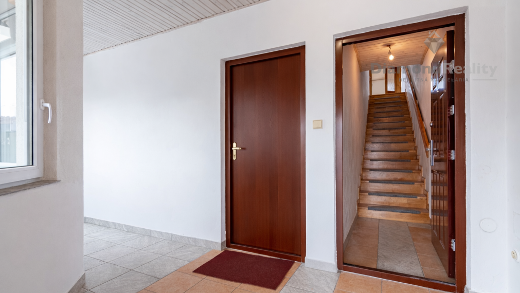 NA PRENÁJOM SAMOSTATNÁ IZBA S PRIESTRANNÝM BALKÓNOM V BYTOVEJ JEDNOTKE