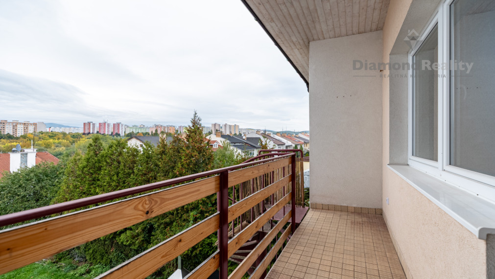 NA PRENÁJOM SAMOSTATNÁ IZBA S PRIESTRANNÝM BALKÓNOM V BYTOVEJ JEDNOTKE