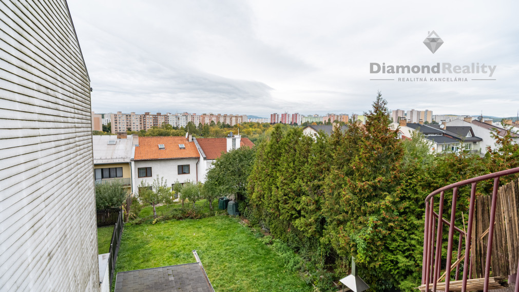 NA PRENÁJOM SAMOSTATNÁ IZBA S PRIESTRANNÝM BALKÓNOM V BYTOVEJ JEDNOTKE