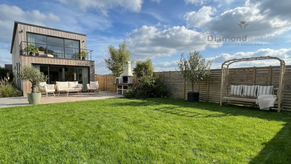 Slnečný pozemok v pokojnej lokalite Šemša - Hodkovce – ideálna príležitosť pre developerov a investorov