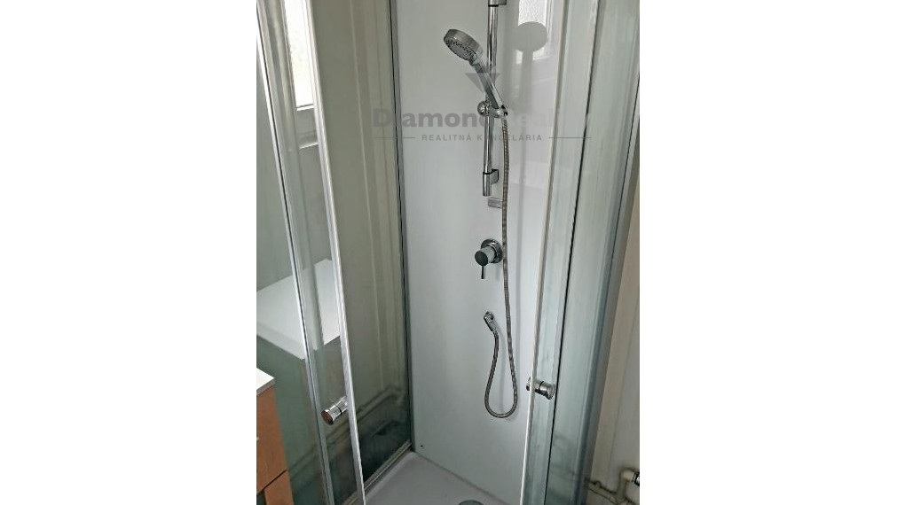 Na prenájom: Menší moderný domček v Nitre