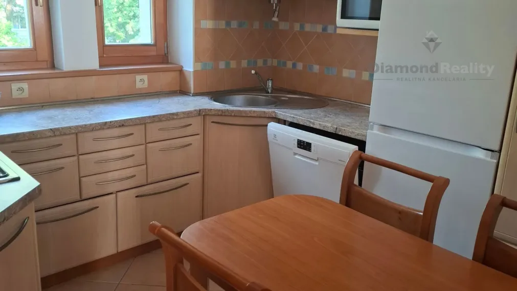 Na prenájom: príjemný 3-izbový byt v centre Nitry – Staré Mesto, Za Ferenitkou