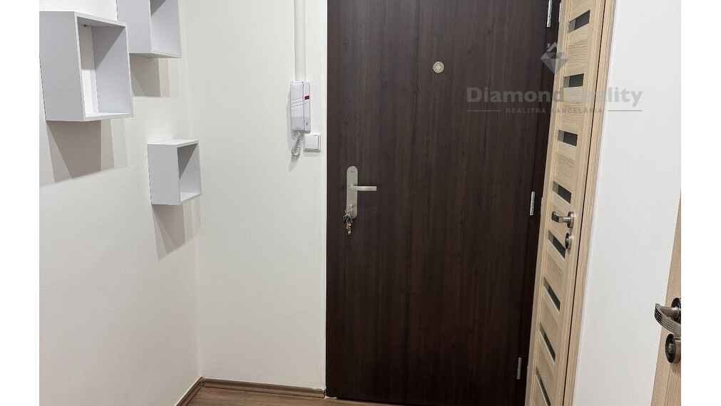 Na prenájom zariaď 2 izbový byt balkón ul. Scherera Piešťany