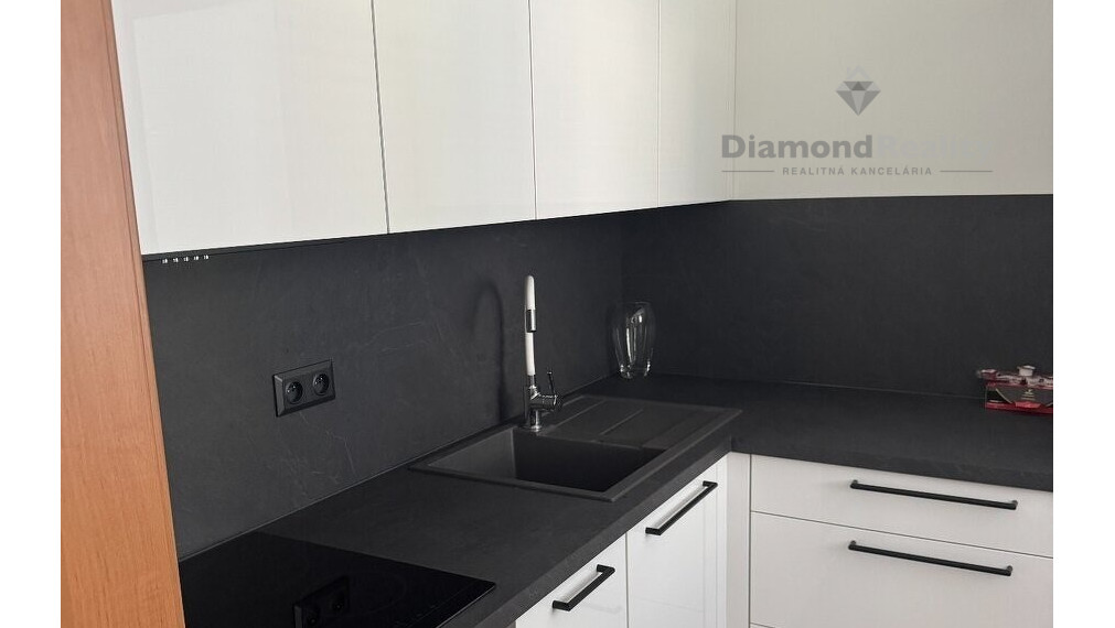 Na prenájom zariaď 2 izbový byt balkón ul. Scherera Piešťany