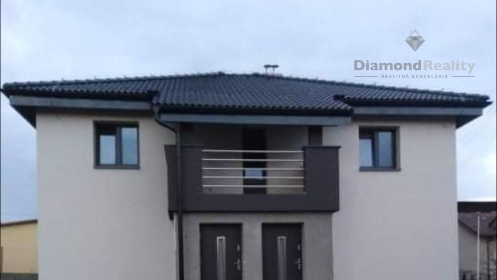 Na predaj 3 izbový byt na Solivare  s veľkou terasou a pozemkom