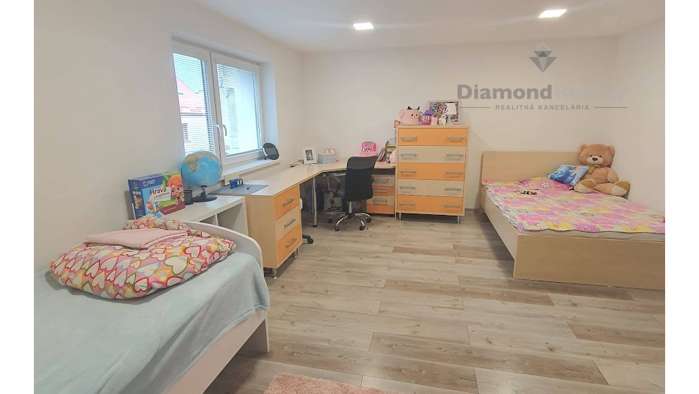 Na predaj 3 izbový byt na Solivare  s veľkou terasou a pozemkom