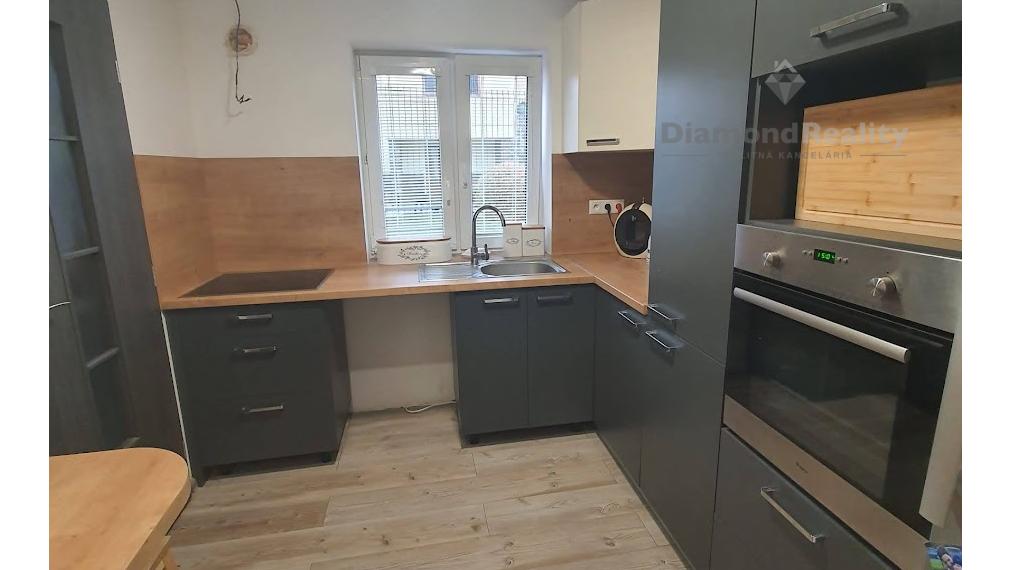 Na prenájom  3 izbový byt na Solivare  s veľkou terasou a pozemkom