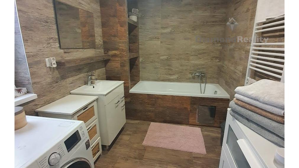 Na prenájom  3 izbový byt na Solivare  s veľkou terasou a pozemkom