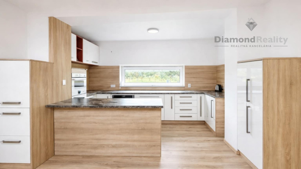 Na predaj 5-izbový bungalov , v obci Seňa