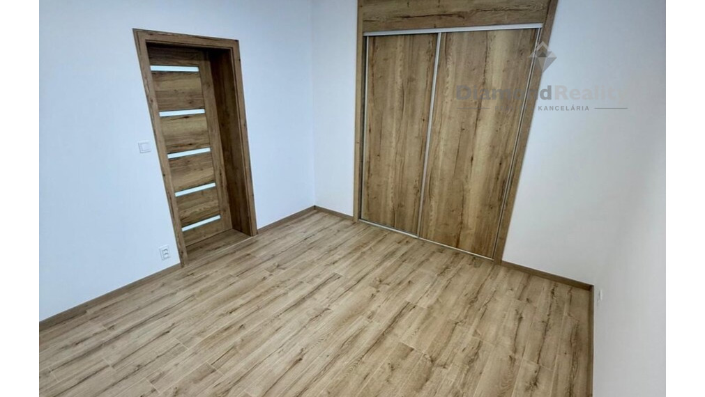 Na predaj 5-izbový bungalov , v obci Seňa