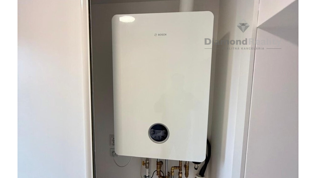 Na predaj 5-izbový bungalov , v obci Seňa