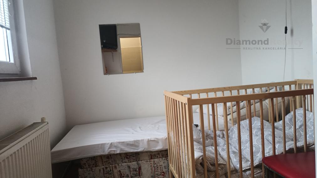 Na predaj  rodinný dom s veľkým pozemkom v malebnej obci Svätoplukovo