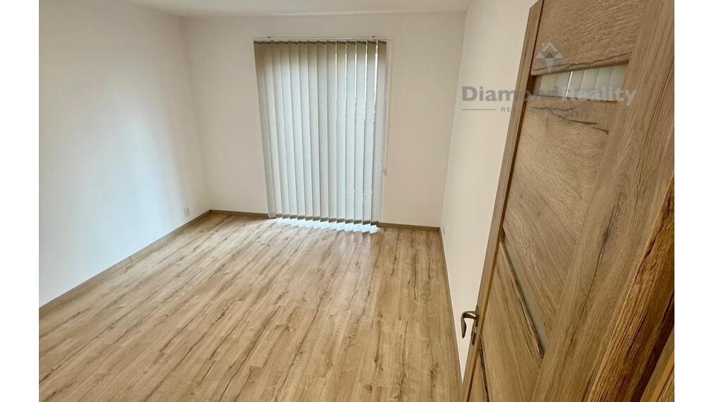 Na predaj 5-izbový bungalov , v obci Seňa