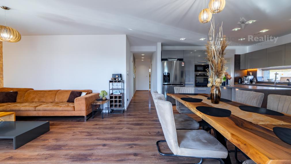 NÁDHERNÝ 4 IZBOVÝ BUNGALOV NABITÝ TECHNOLÓGIAMI | NOVÁ ŠTVRŤ OBCE GYŇOV | 742m2 POZEMOK