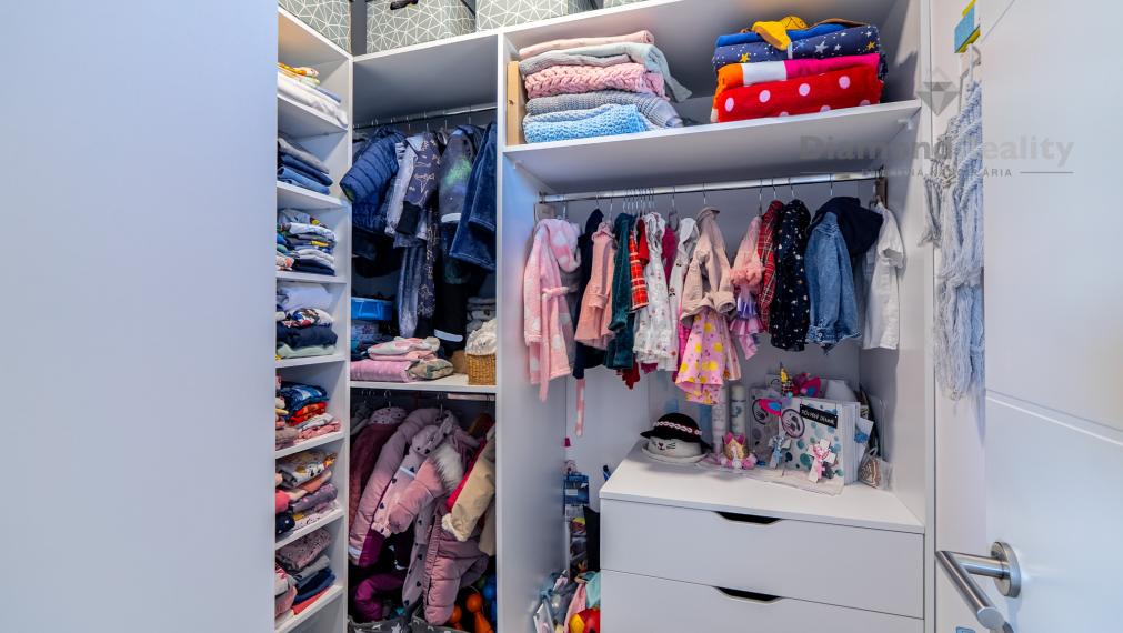 NÁDHERNÝ 4 IZBOVÝ BUNGALOV NABITÝ TECHNOLÓGIAMI | NOVÁ ŠTVRŤ OBCE GYŇOV | 742m2 POZEMOK