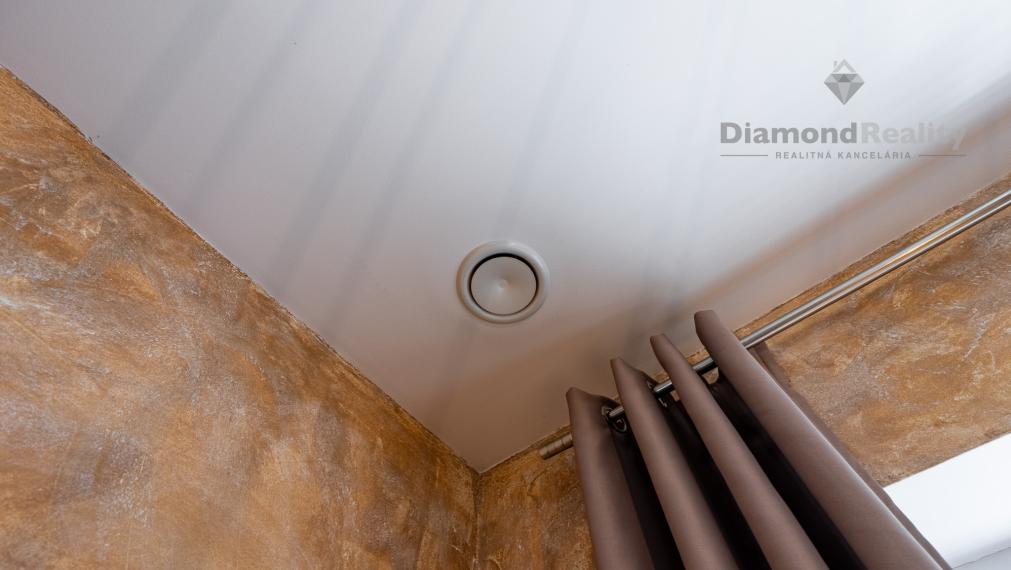 NÁDHERNÝ 4 IZBOVÝ BUNGALOV NABITÝ TECHNOLÓGIAMI | NOVÁ ŠTVRŤ OBCE GYŇOV | 742m2 POZEMOK