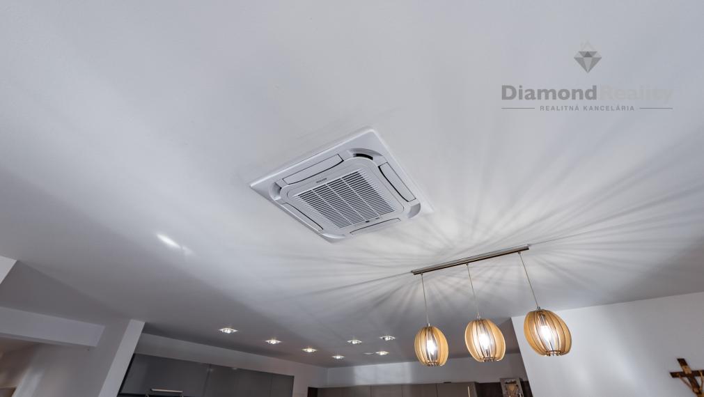 NÁDHERNÝ 4 IZBOVÝ BUNGALOV NABITÝ TECHNOLÓGIAMI | NOVÁ ŠTVRŤ OBCE GYŇOV | 742m2 POZEMOK