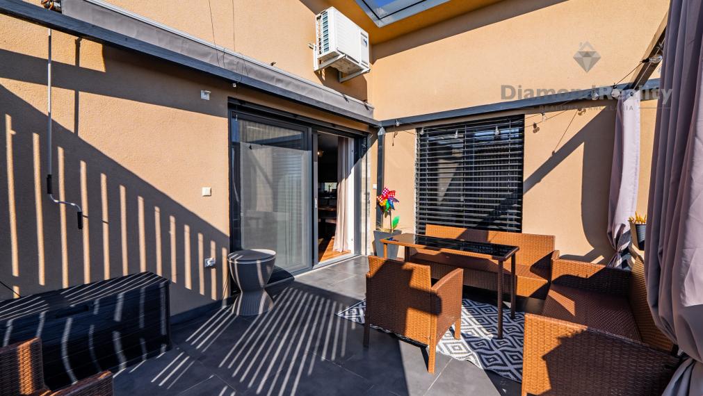 NÁDHERNÝ 4 IZBOVÝ BUNGALOV NABITÝ TECHNOLÓGIAMI | NOVÁ ŠTVRŤ OBCE GYŇOV | 742m2 POZEMOK