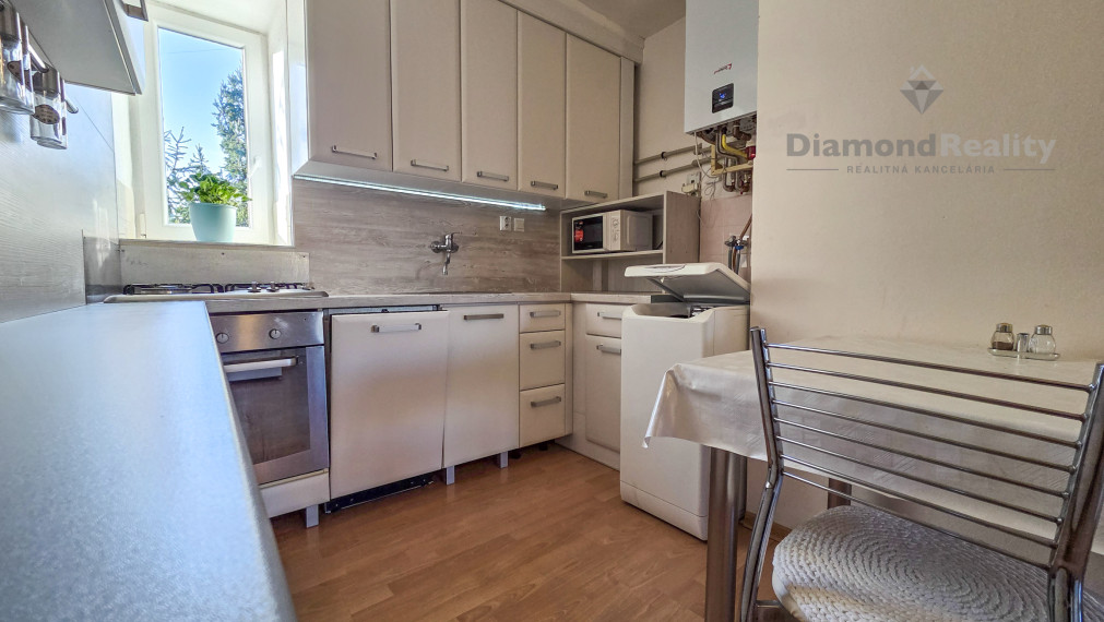 NA PREDAJ 3 IZBOVÝ BYT PO REKONŠTRUKCII | JARNÁ ul. ROŽŇAVA