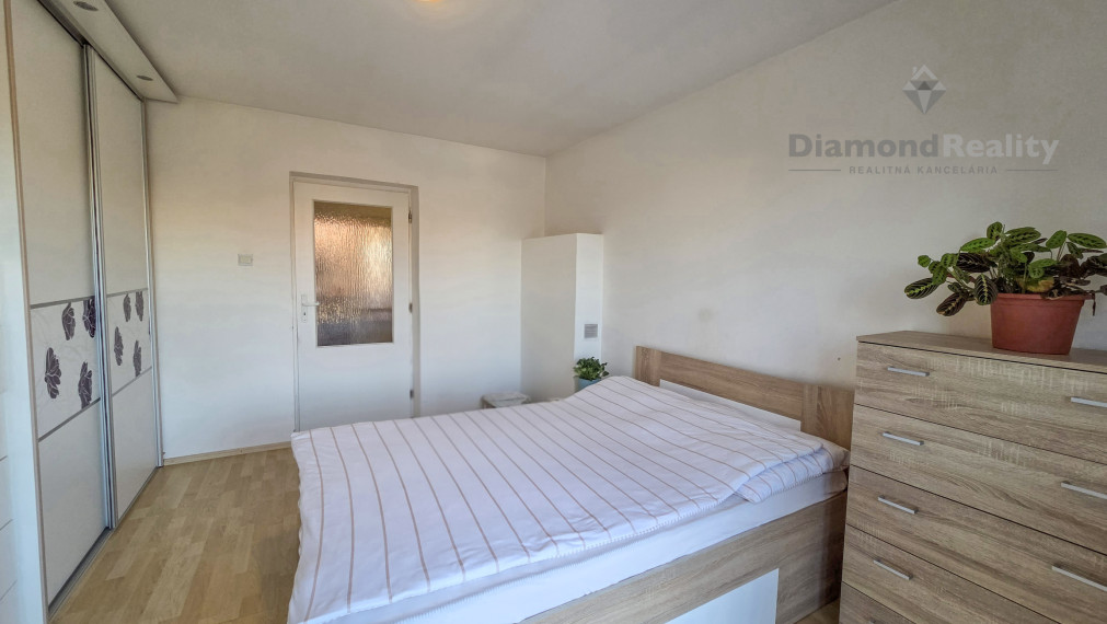 NA PREDAJ 3 IZBOVÝ BYT PO REKONŠTRUKCII | JARNÁ ul. ROŽŇAVA