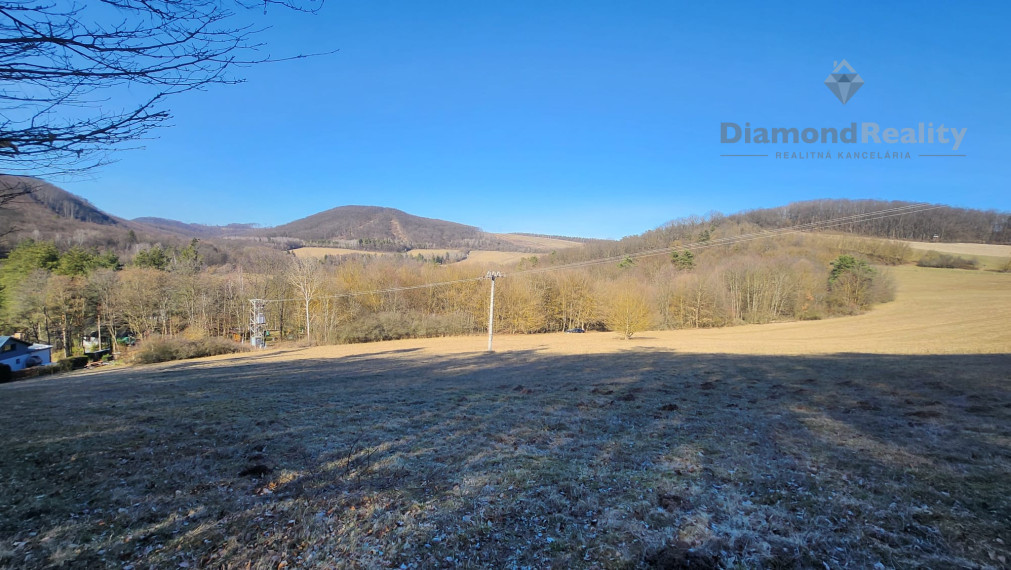 Veľkorysý rekreačný pozemok pod Obišovským hradom