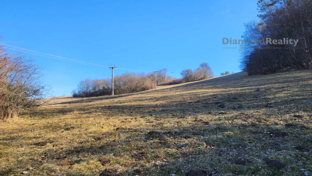 Veľkorysý rekreačný pozemok pod Obišovským hradom