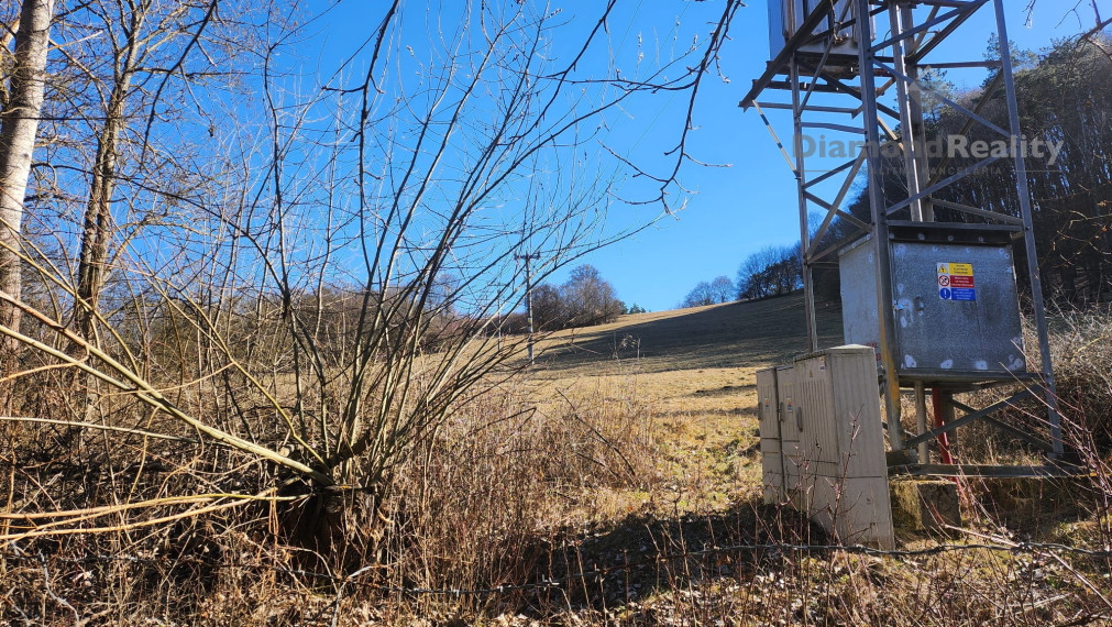 Veľkorysý rekreačný pozemok pod Obišovským hradom